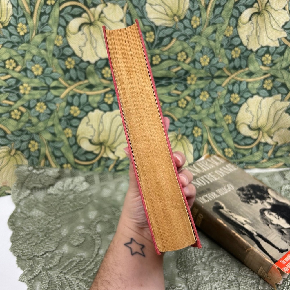 Vintage Cloth Hardcover 1940 The Hunchback Of Notre Dame by Victor Hugo - Picture 6 of 11